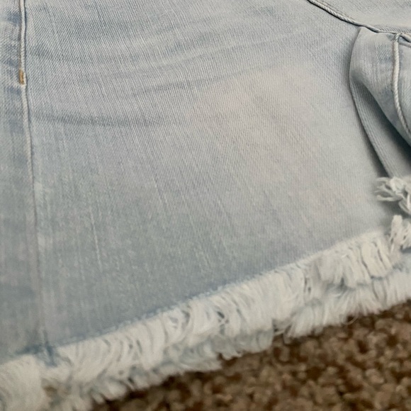 Light wash Judy Blue Shorts - Picture 4 of 4